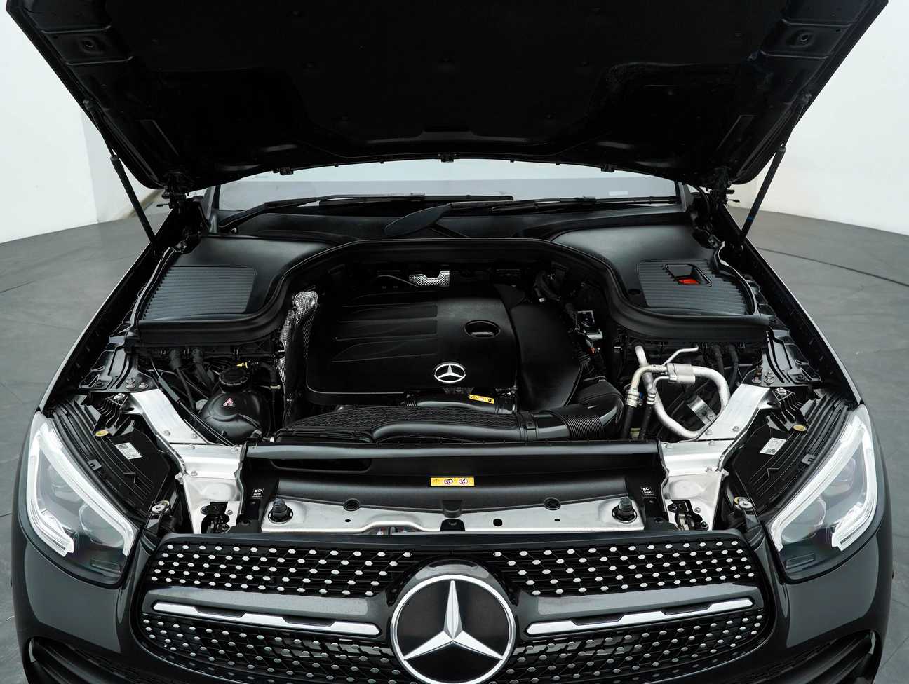 used 2020 Mercedes-Benz GLC300 4MATIC AMG Line 2.0