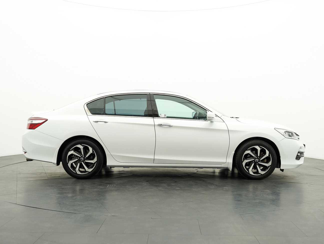 used 2017 Honda Accord VTi-L 2.0