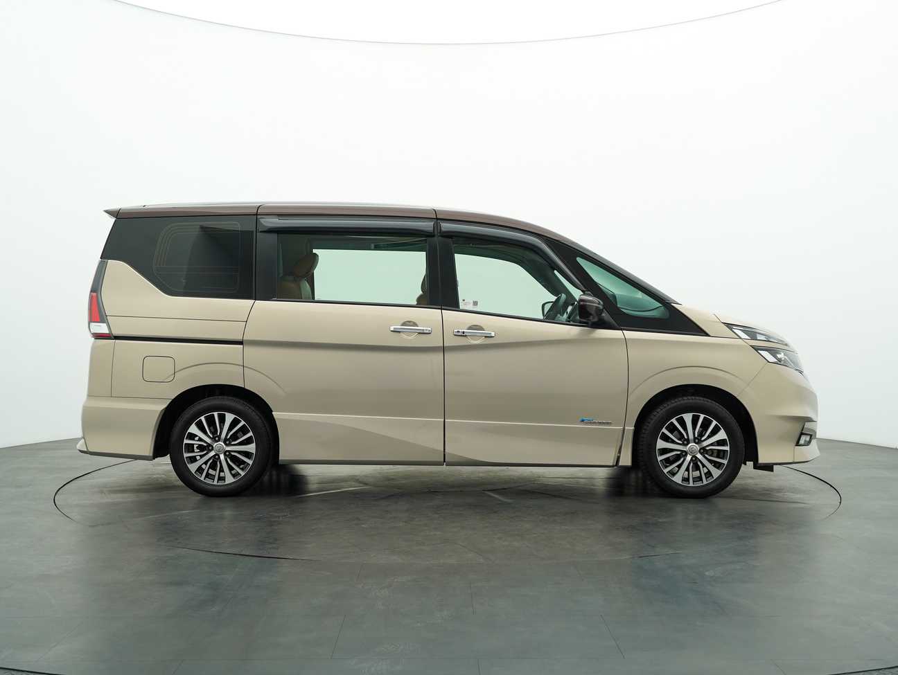 used 2018 Nissan Serena S-Hybrid High-Way Star Premium 2.0