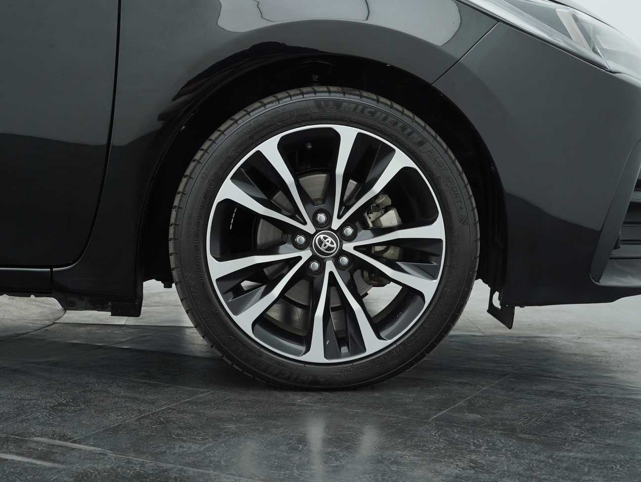 used 2017 Toyota Corolla Altis V 2.0