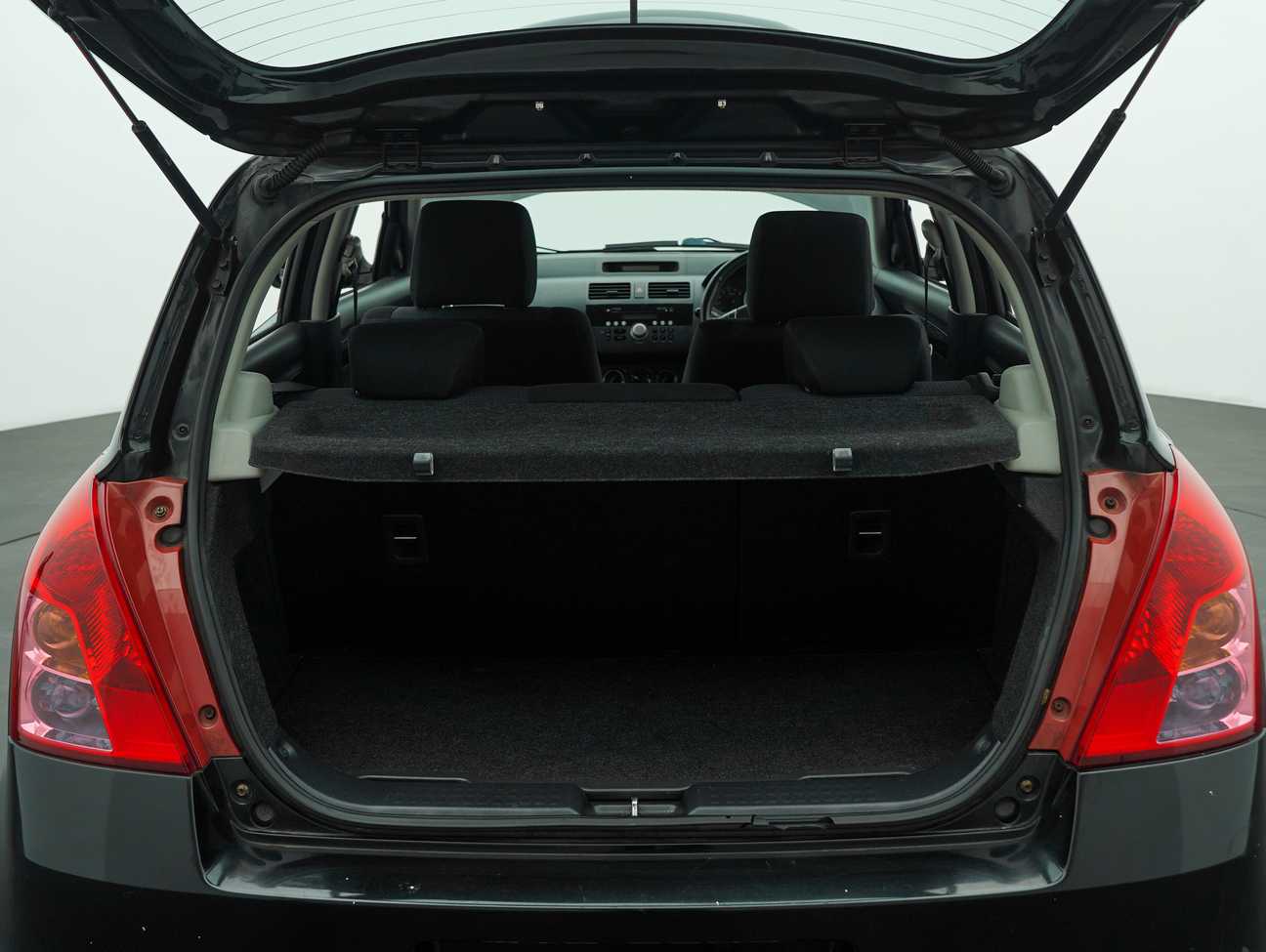 terpakai 2010 Suzuki Swift Premier 1.5