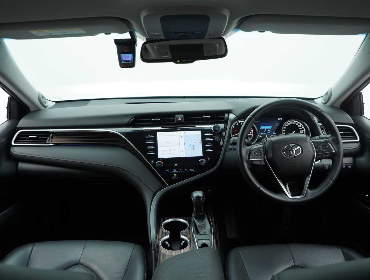 used 2020 Toyota Camry V 2.5