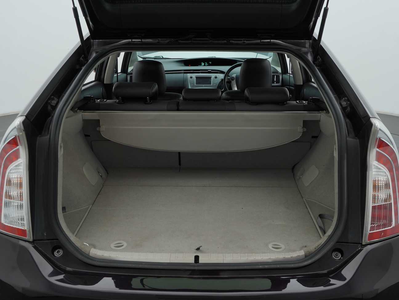 used 2012 Toyota Prius Luxury 1.8