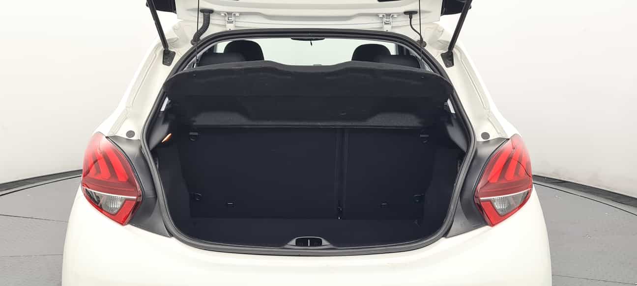 terpakai 2018 Peugeot 208 PURETECH 1.2