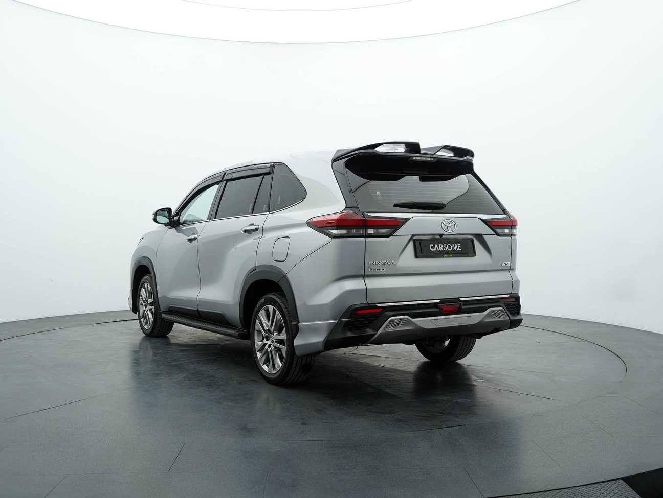 used 2023 Toyota Innova Zenix V 2.0