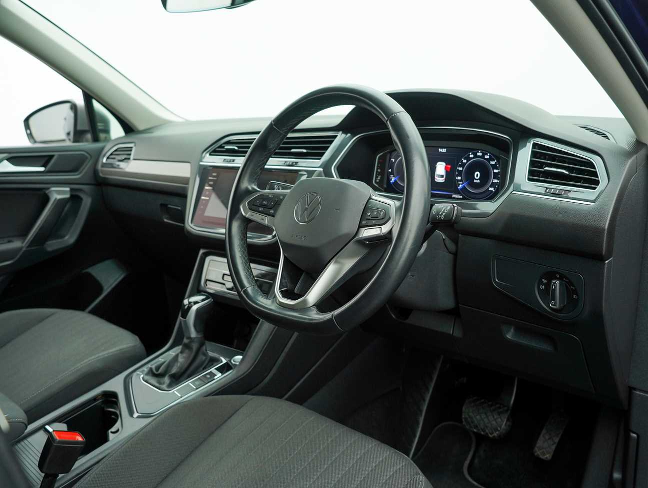 terpakai 2022 Volkswagen Tiguan Allspace Life 1.4