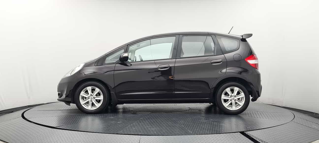 terpakai 2013 Honda JAZZ I-VTEC 1.5