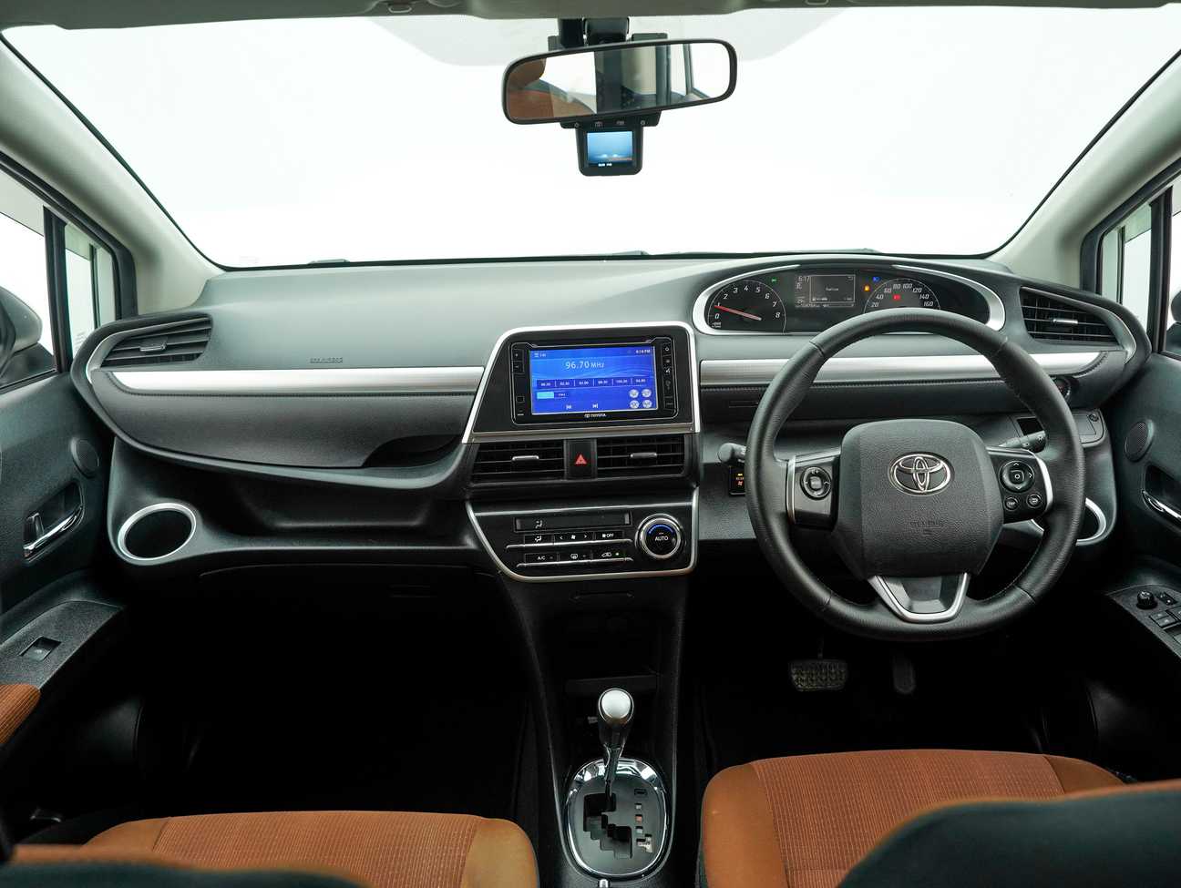 used 2016 Toyota Sienta V 1.5