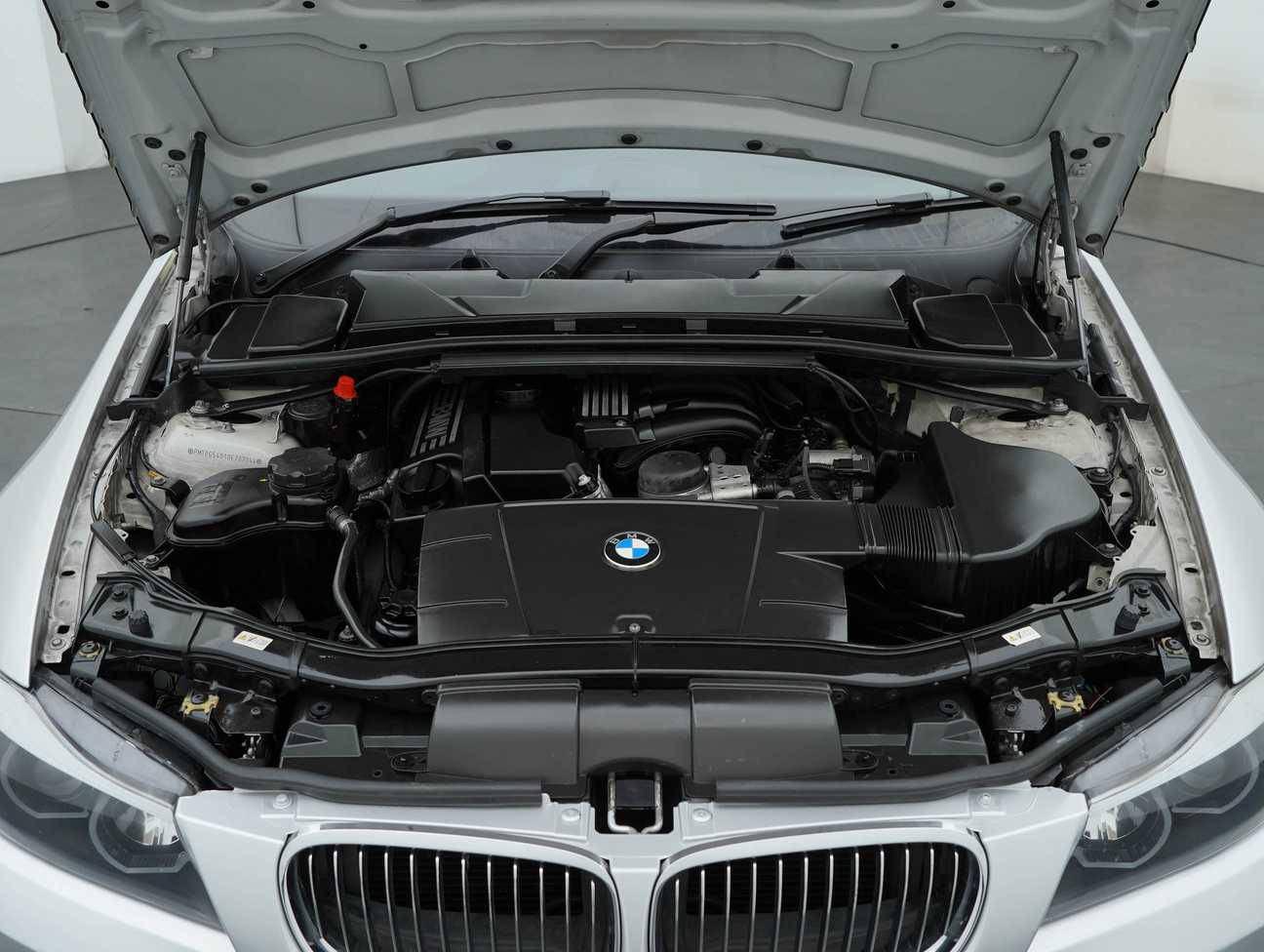 used 2011 BMW 320i  2.0