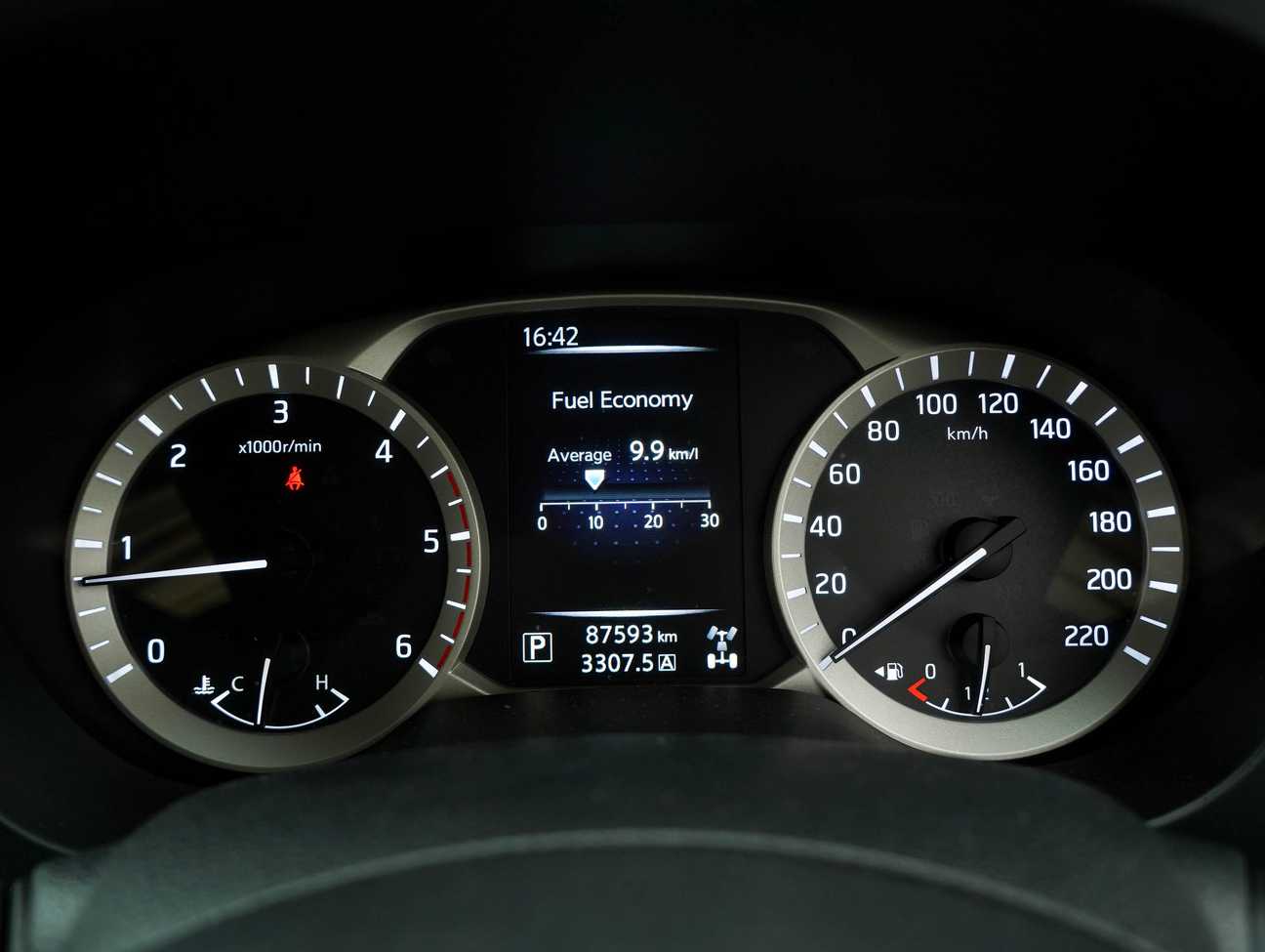 terpakai 2016 Nissan Navara NP300 VL Dual Cab 2.5