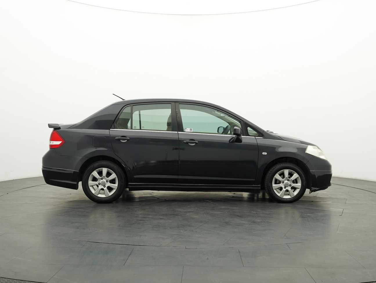 used 2009 Nissan Latio ST-L Sport 1.6