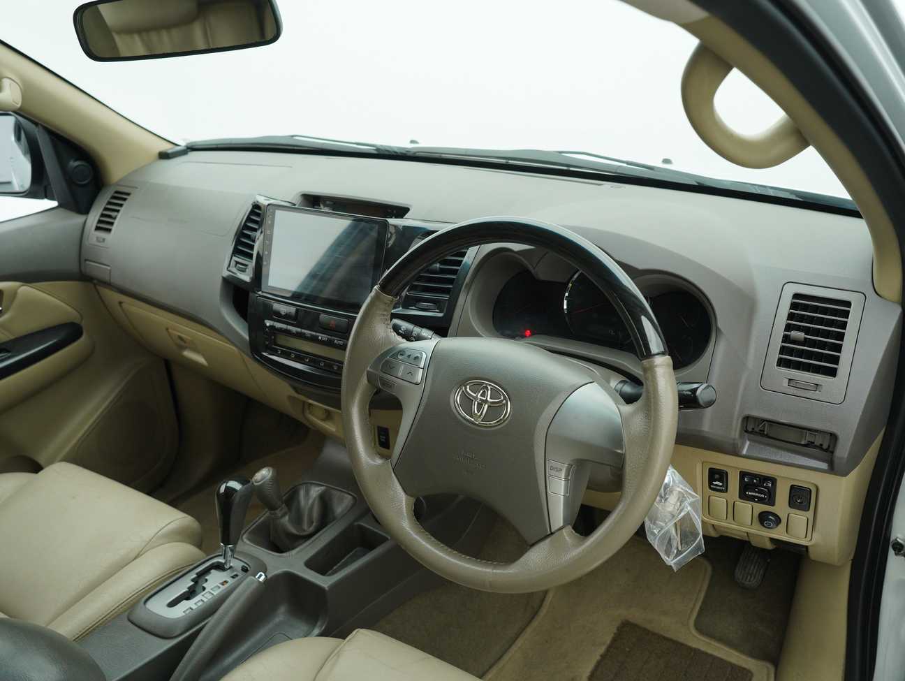 used 2013 Toyota Fortuner V 2.7
