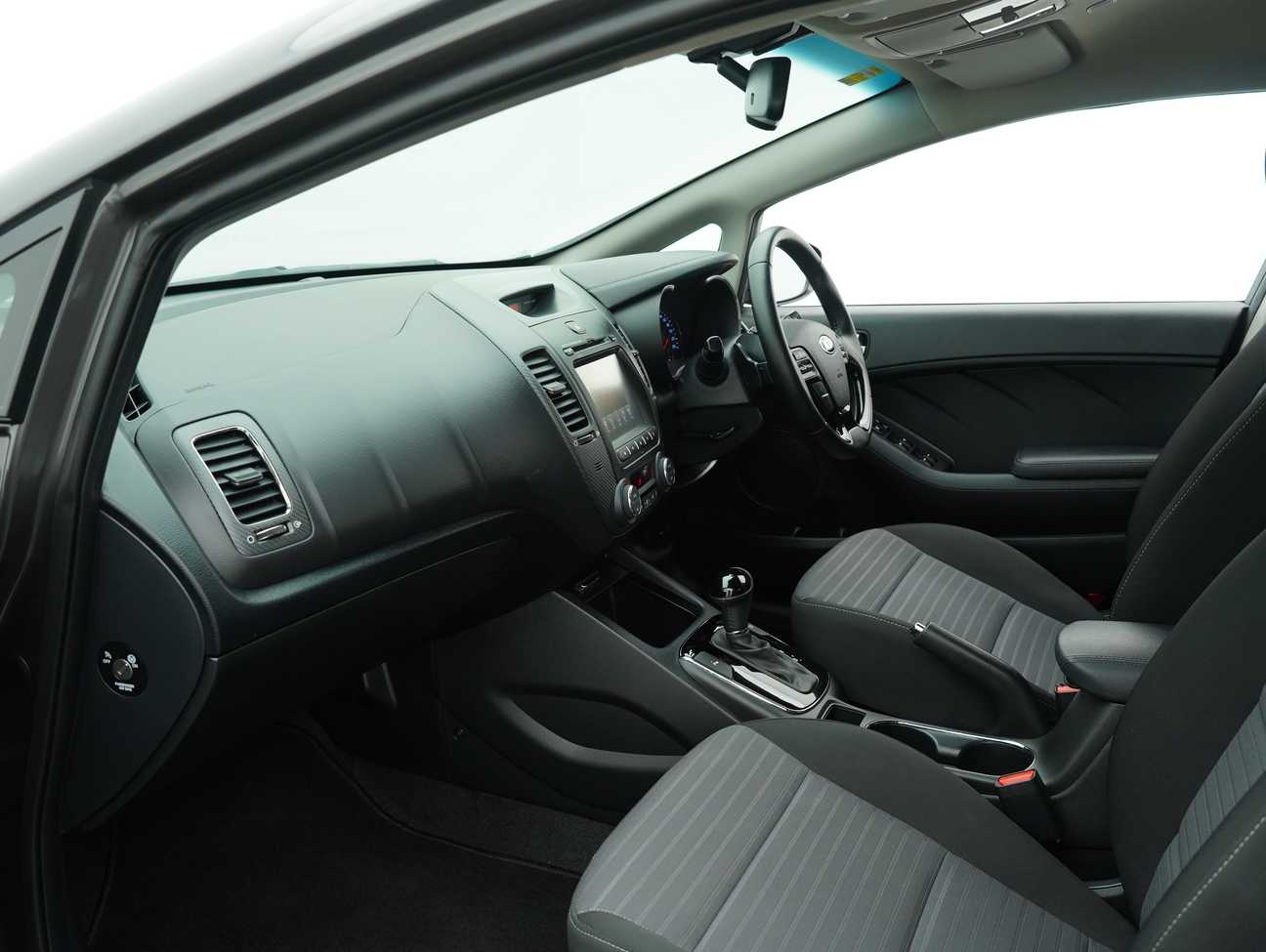 terpakai 2022 Kia Cerato YD 1.6