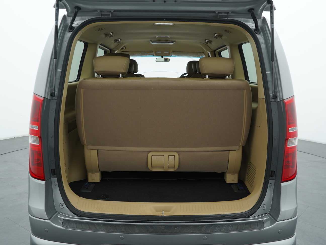 used 2021 Hyundai Grand Starex Executive Plus 2.5