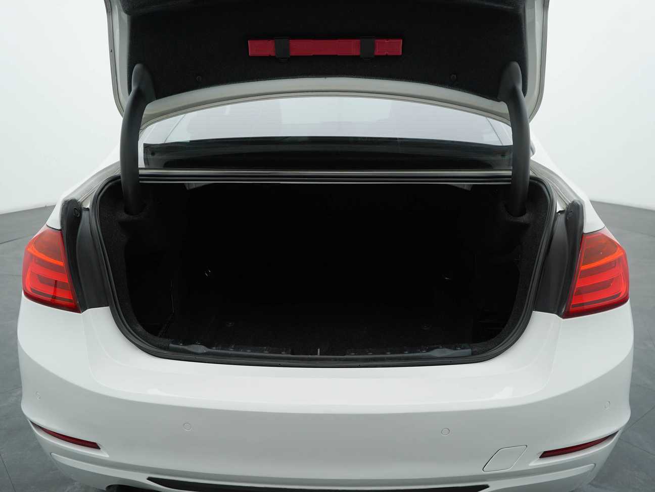 used 2014 BMW 320i Sport Line 2.0