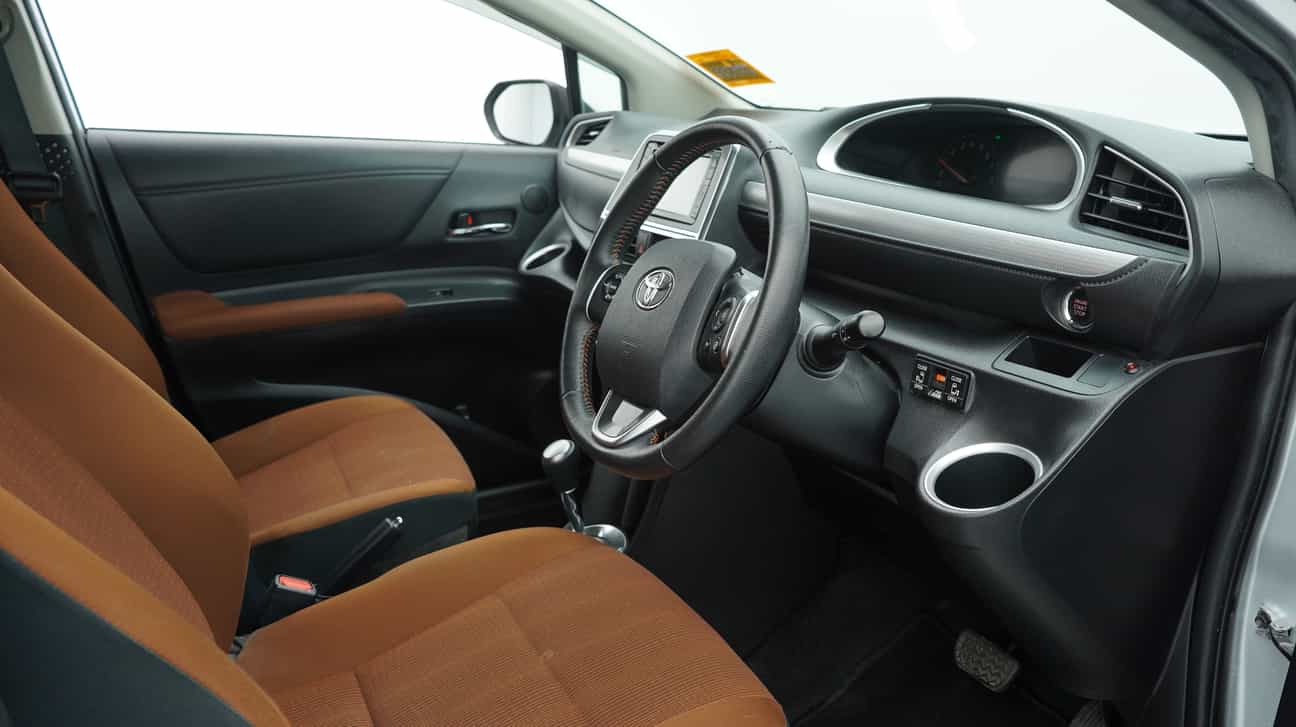 used 2017 Toyota SIENTA V 1.5