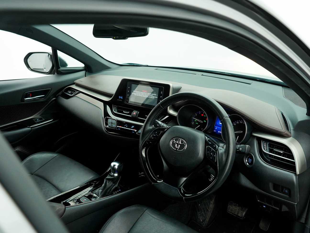 terpakai 2019 Toyota C-HR  1.8