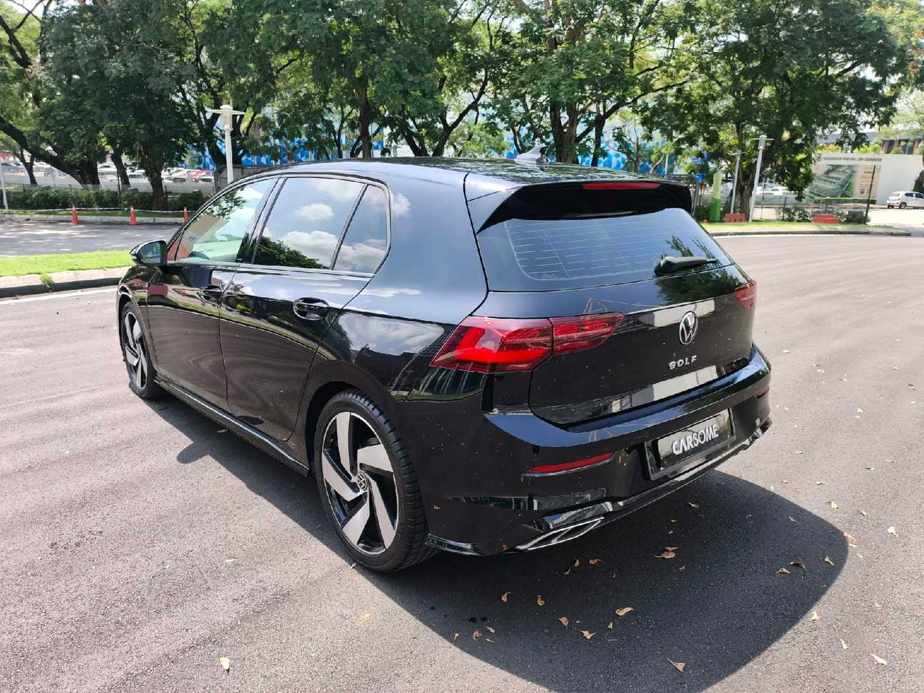 terpakai 2022 Volkswagen Golf TSI R-Line 1.4