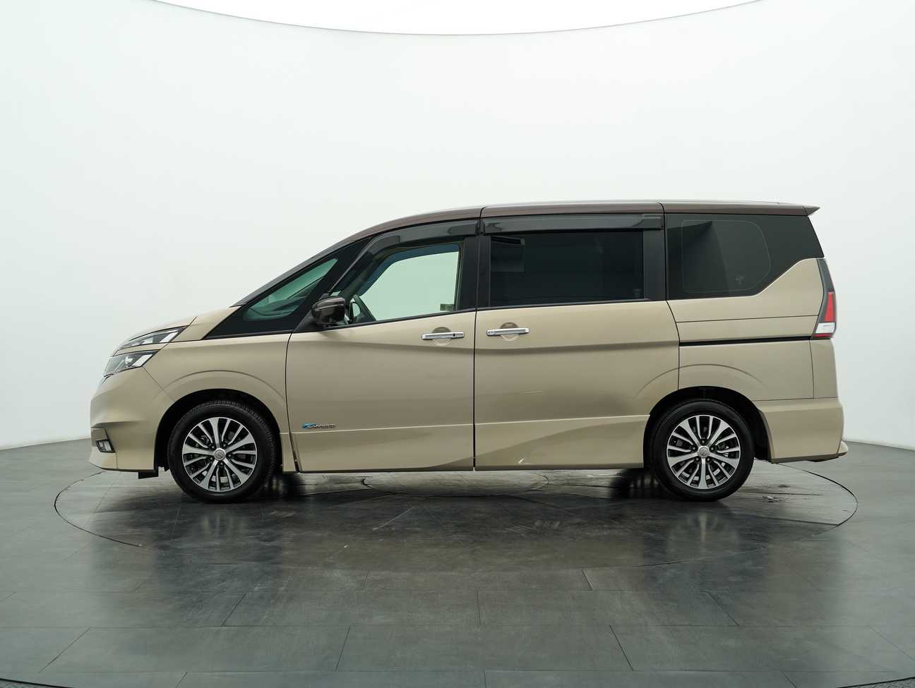 terpakai 2021 Nissan Serena S-Hybrid High-Way Star Two-Tone Color 2.0