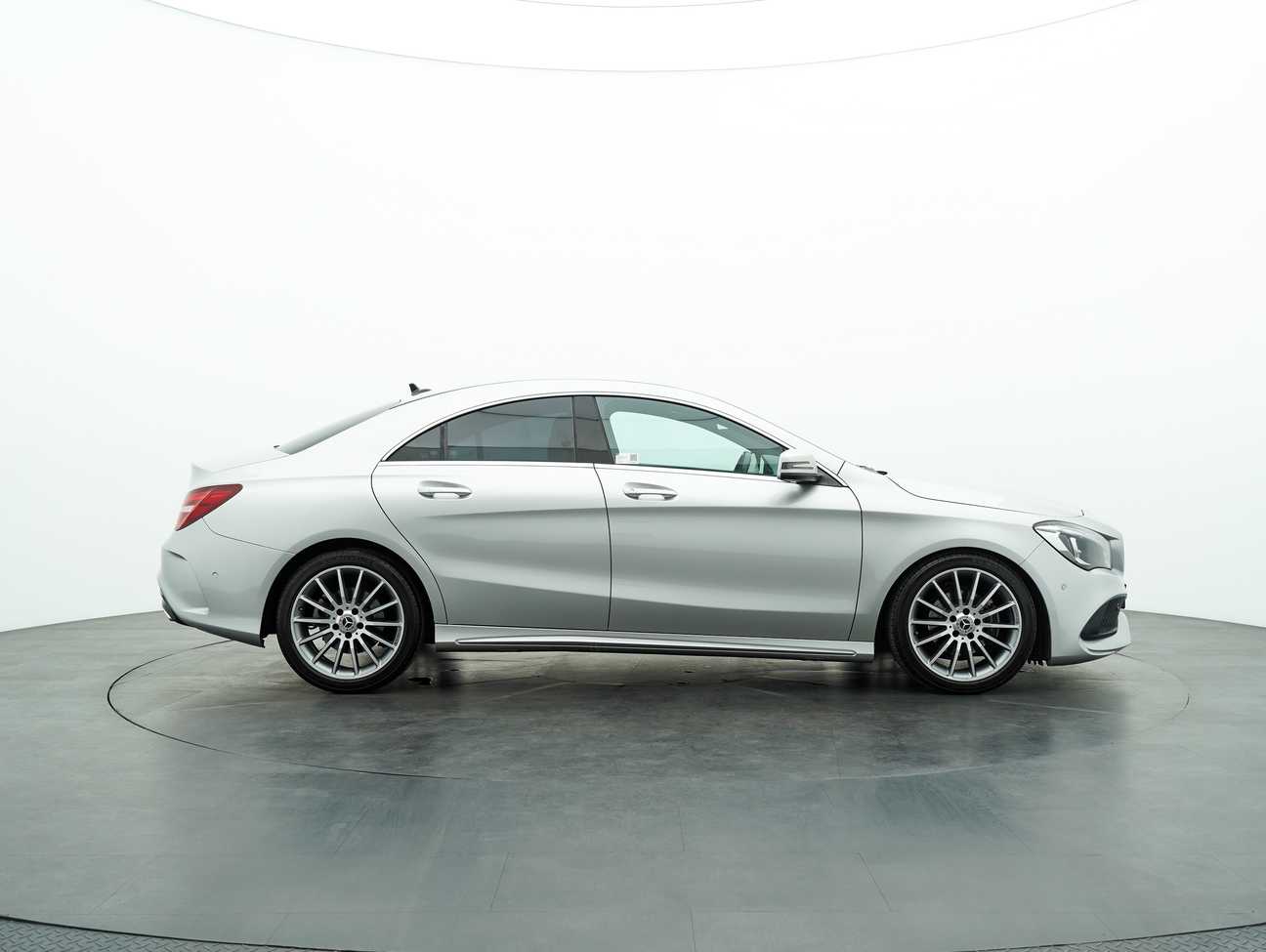 terpakai 2018 Mercedes-Benz CLA200 AMG Line 1.6