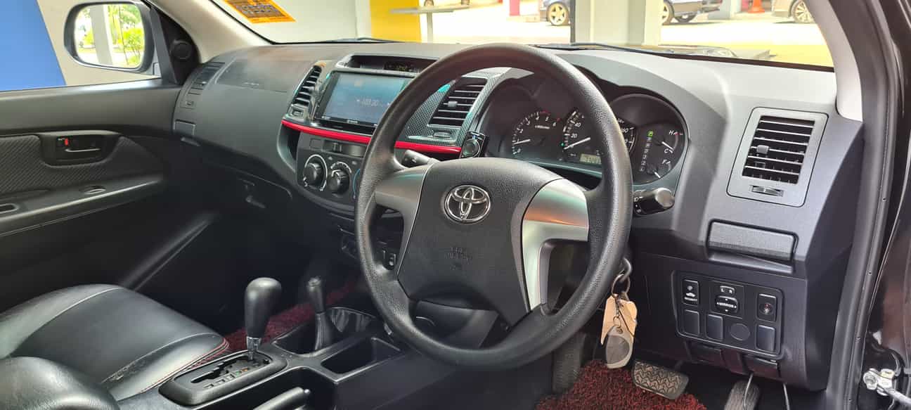 terpakai 2015 Toyota HILUX DOUBLE CAB TRD 2.5