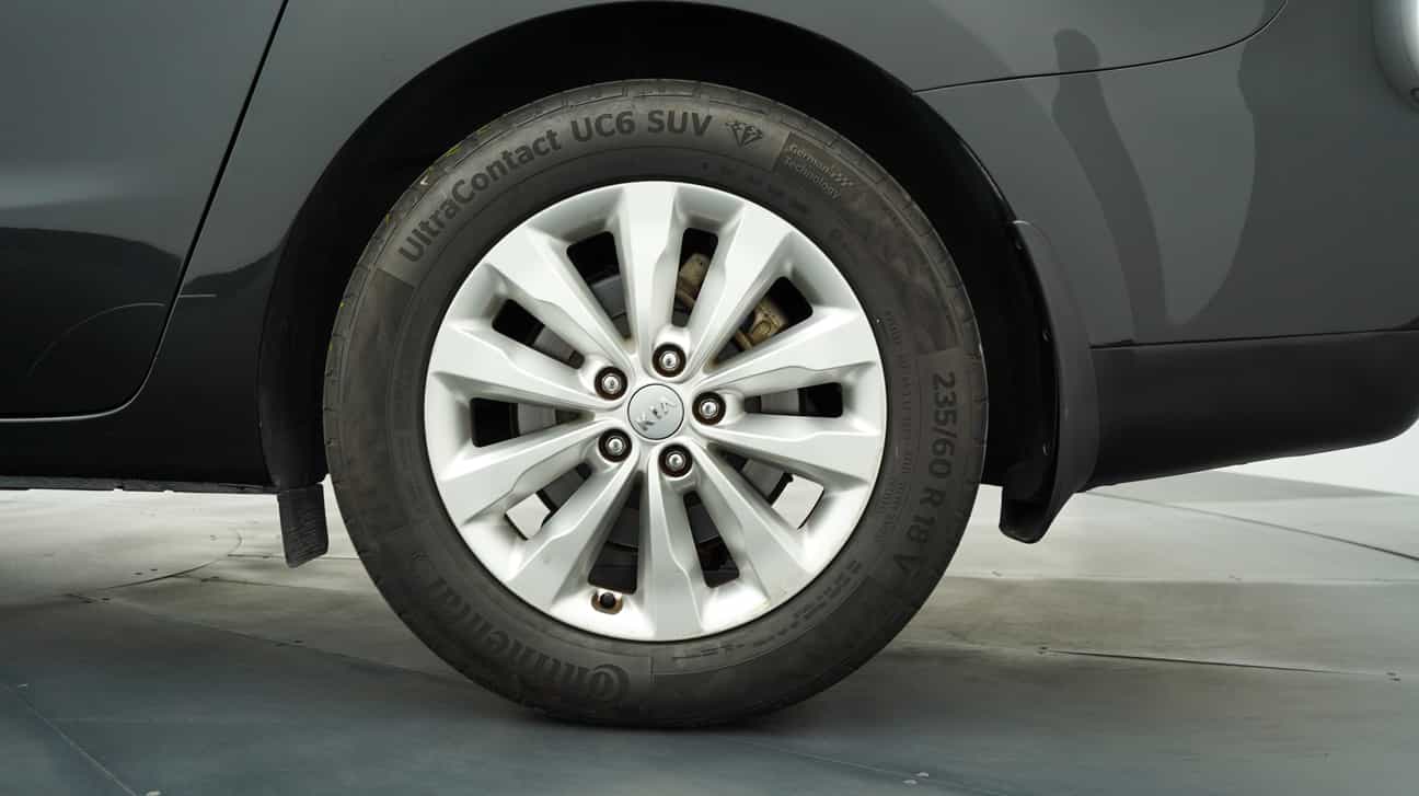 terpakai 2017 Kia CARNIVAL YP 2.2