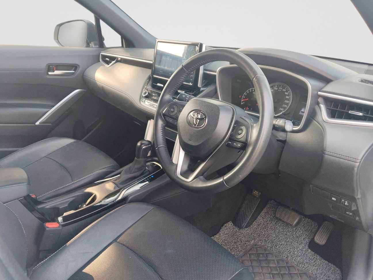 used 2022 Toyota Corolla Cross V 1.8