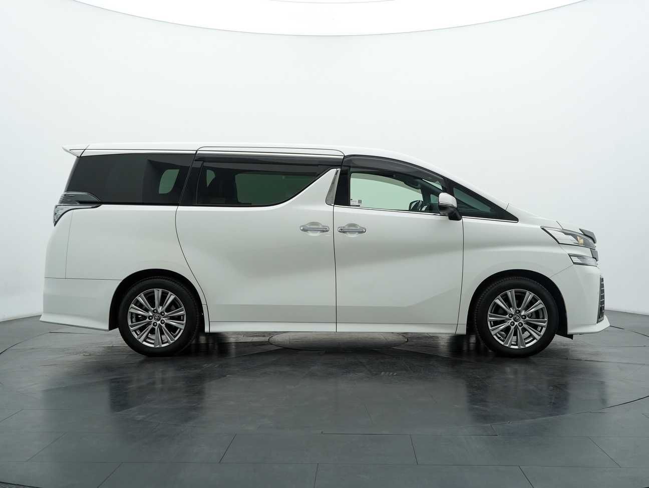 used 2017 Toyota Vellfire Z Golden Eyes 2.5