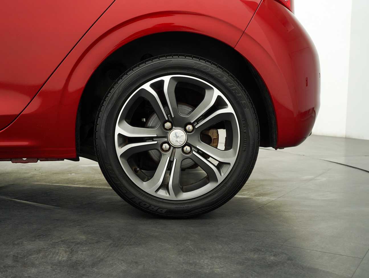 terpakai 2014 Peugeot 208 Allure 5 Door 1.6