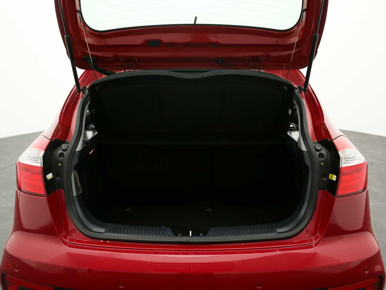 terpakai 2016 Kia RIO UB 1.4