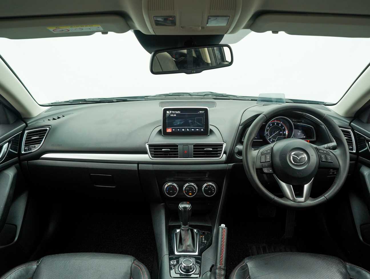 terpakai 2015 Mazda 3 SKYACTIV-G High 2.0