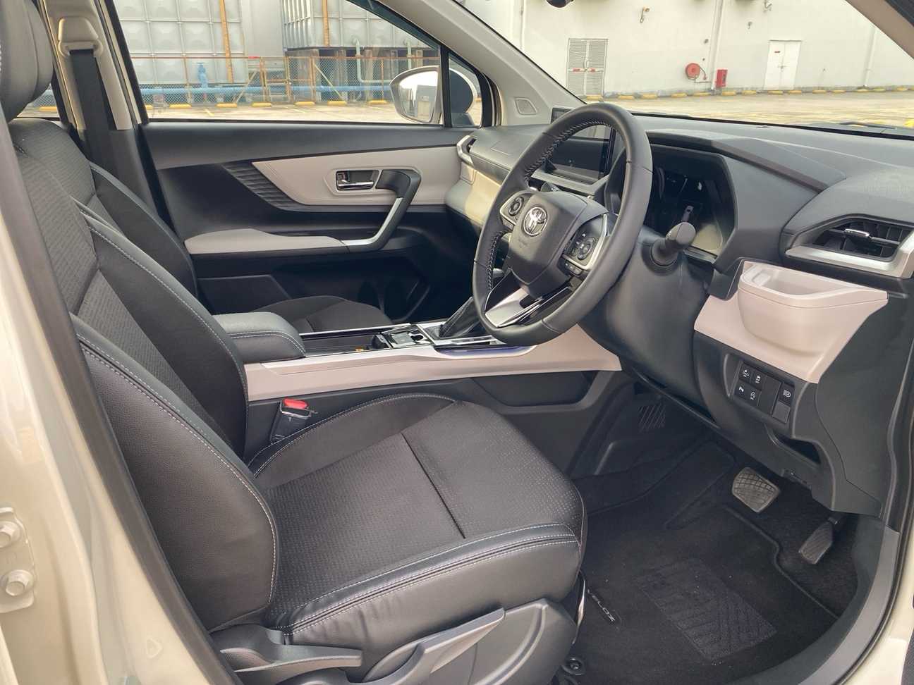 used 2025 Toyota Veloz  1.5