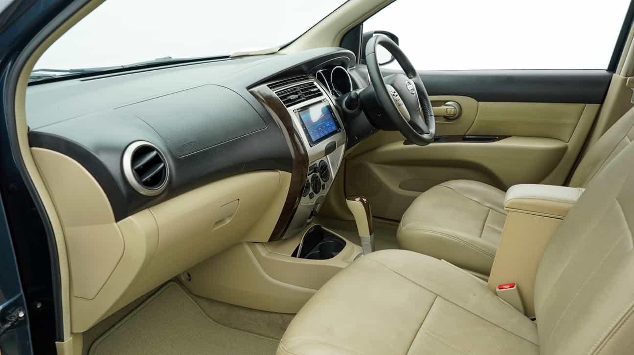 used 2015 Nissan GRAND LIVINA  1.8