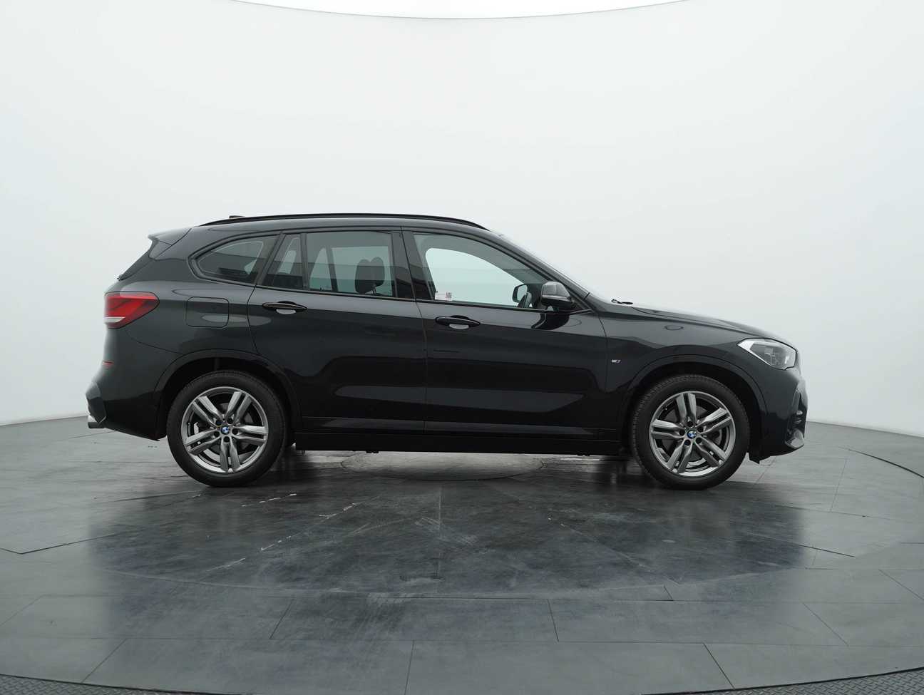 terpakai 2021 BMW X1 sDrive20i M Sport 2.0