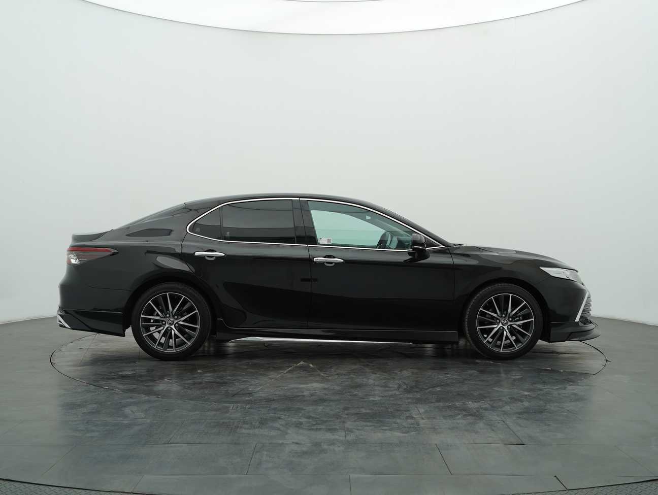 used 2024 Toyota Camry V 2.5