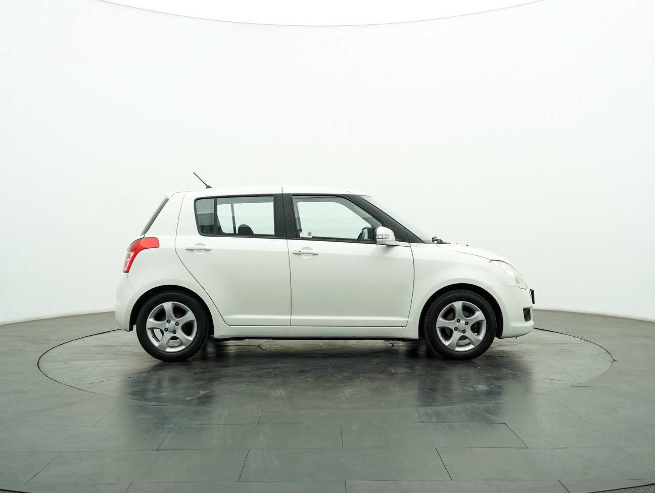 terpakai 2010 Suzuki Swift  1.5