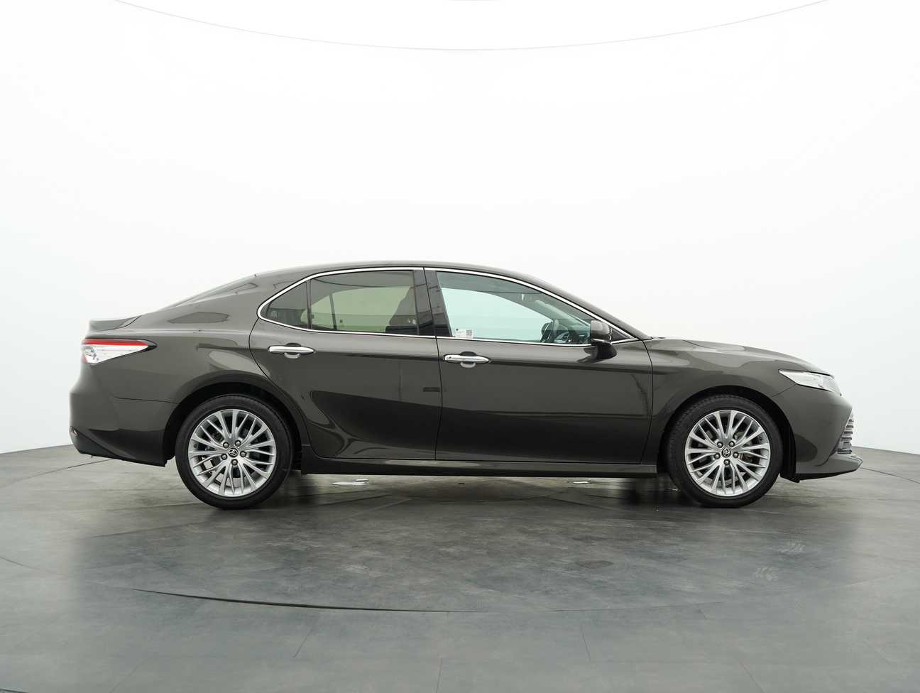 terpakai 2019 Toyota CAMRY V 2.5