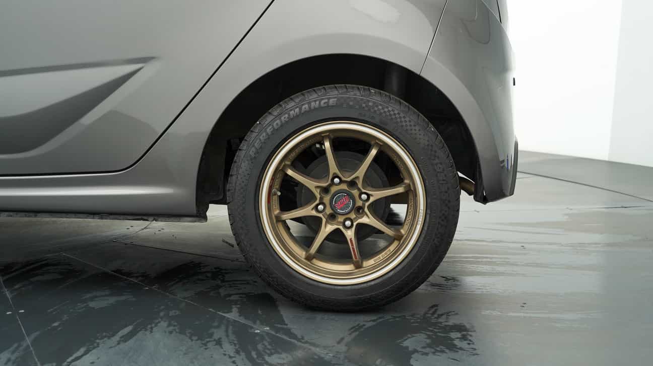 used 2014 Proton IRIZ STANDARD 1.3