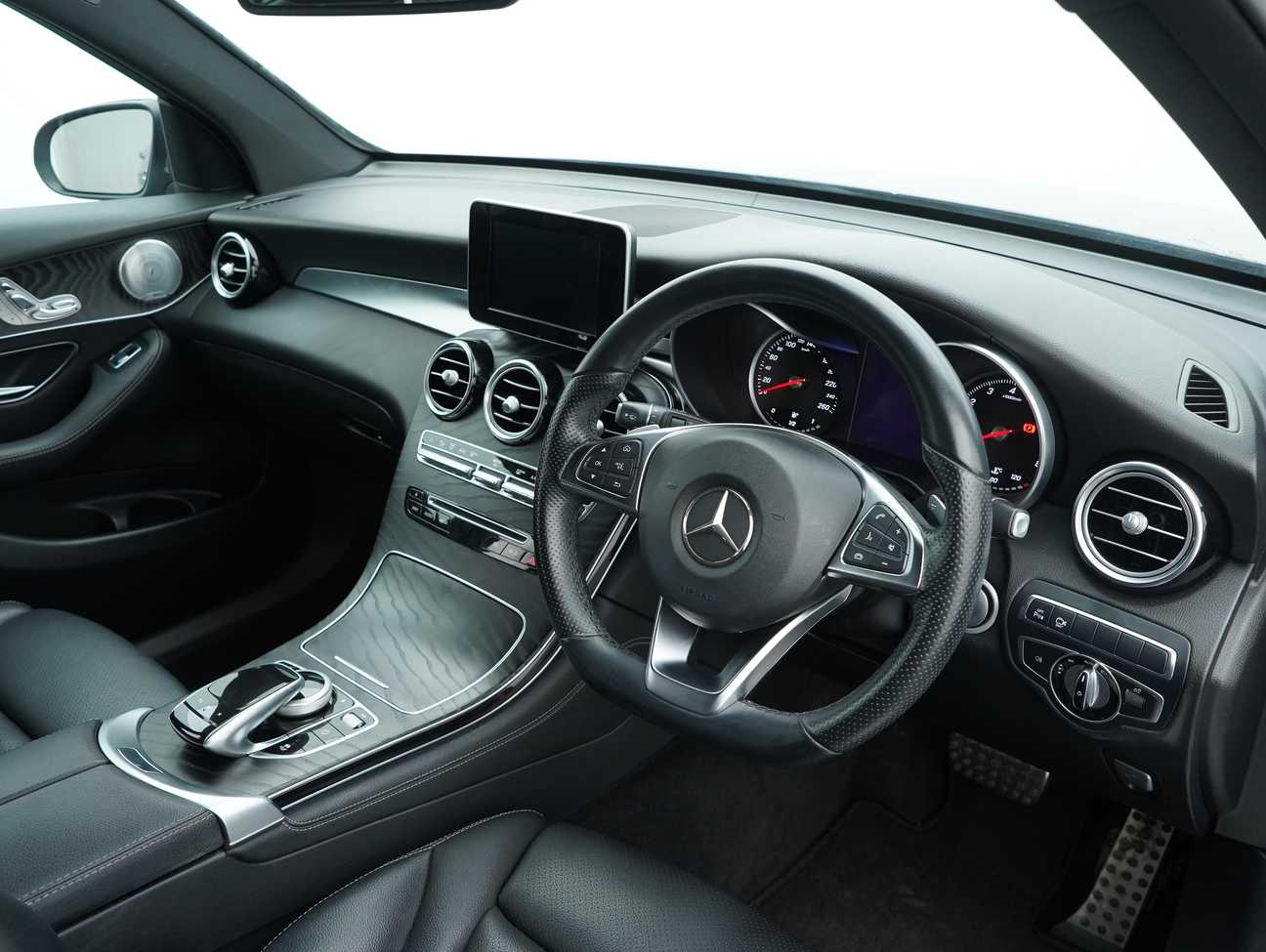 terpakai 2017 Mercedes-Benz GLC250 4MATIC AMG Line 2.0