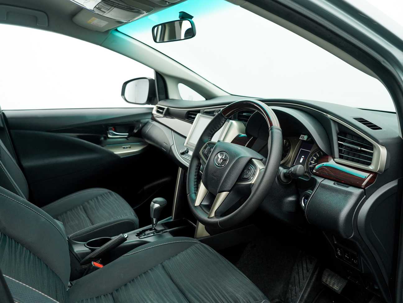 terpakai 2020 Toyota Innova G 2.0