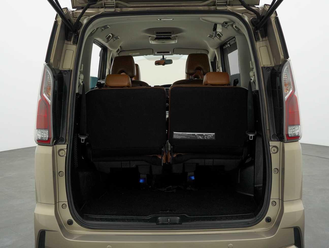 used 2018 Nissan SERENA S-HYBRID HIGH-WAY STAR 2.0