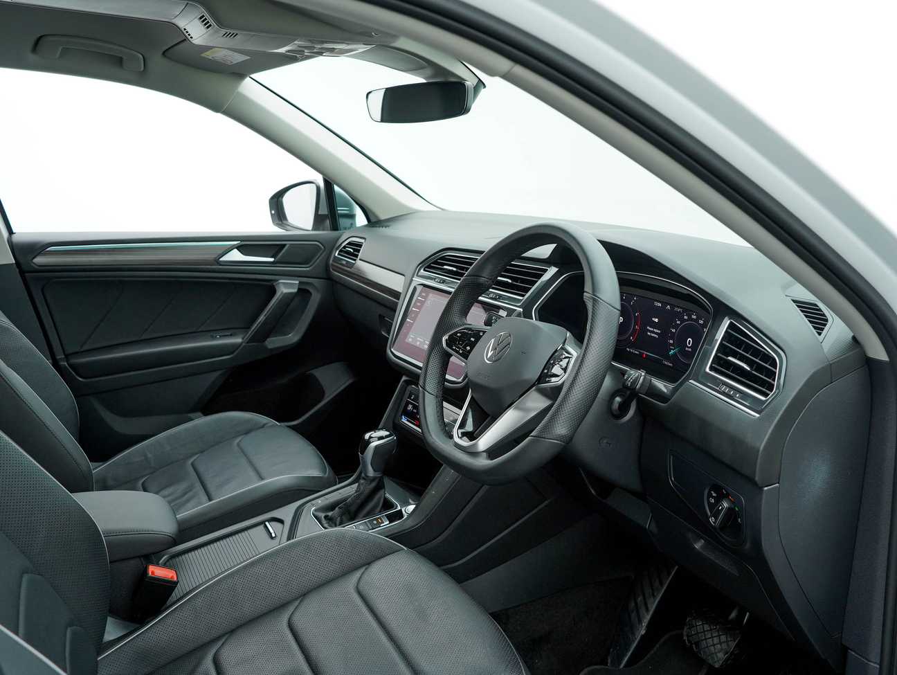 terpakai 2023 Volkswagen Tiguan Allspace Elegance 1.4