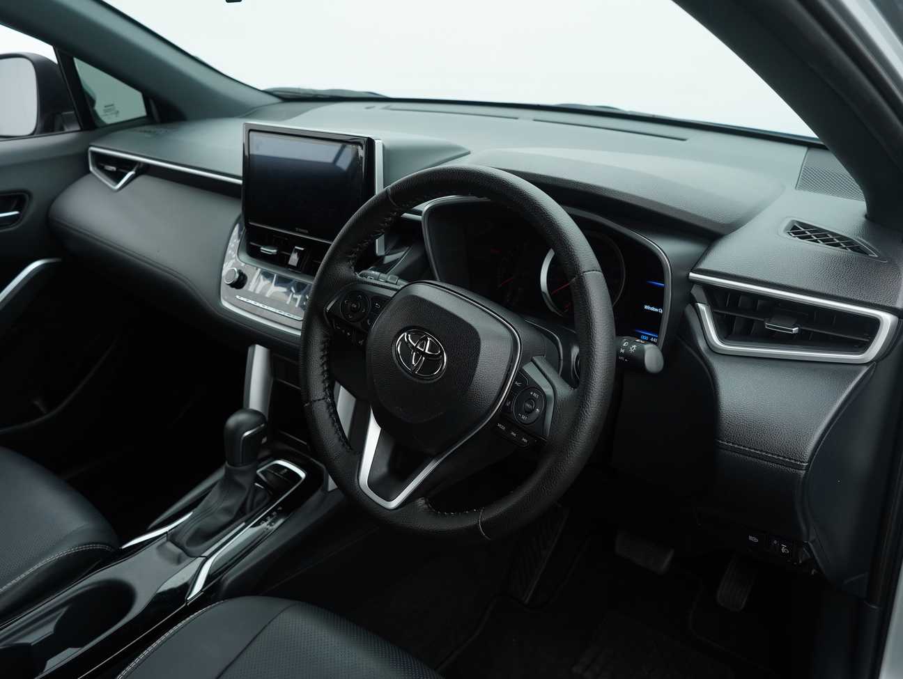 used 2023 Toyota Corolla Cross V 1.8