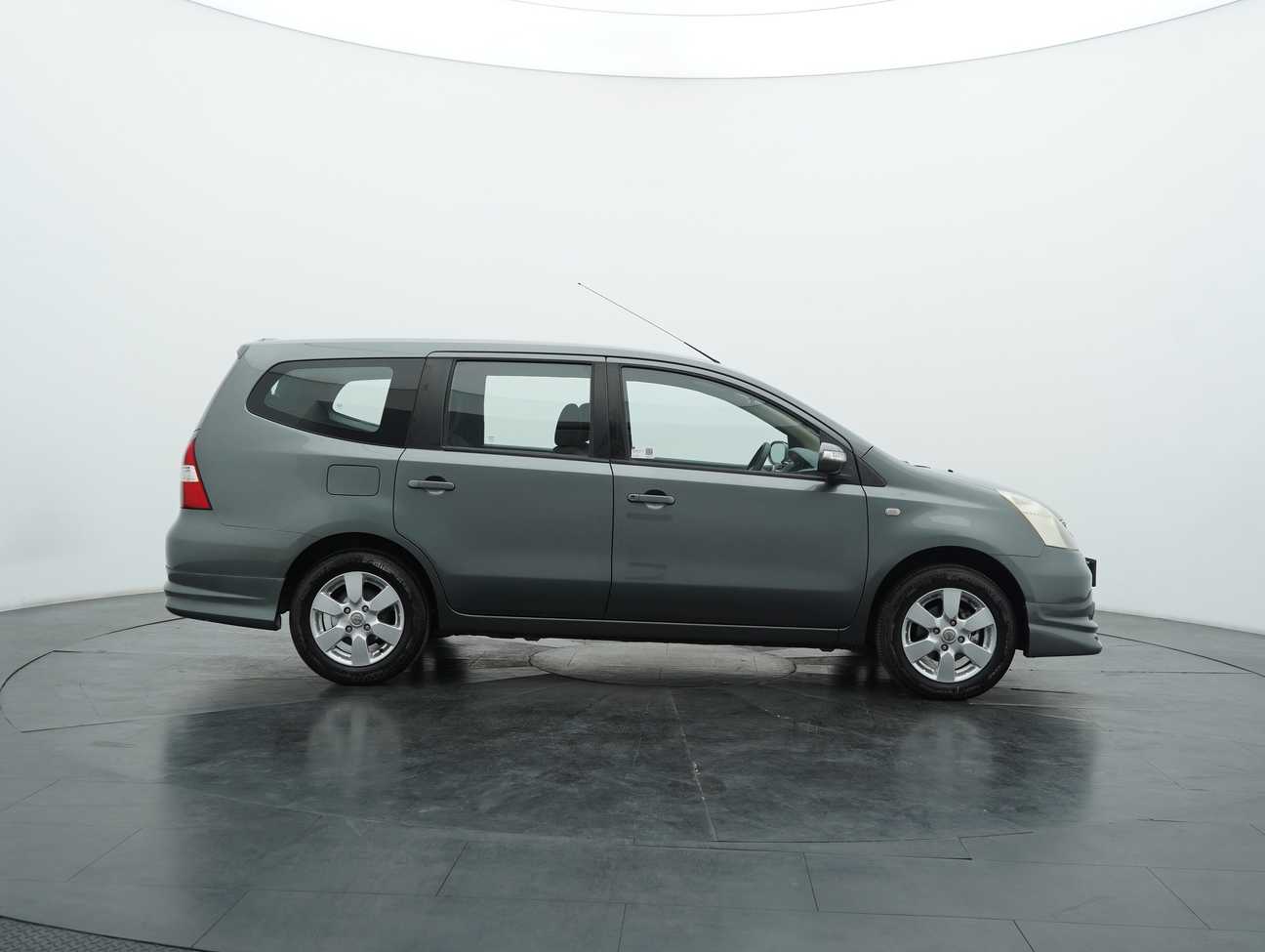 used 2013 Nissan Grand Livina Comfort 1.6