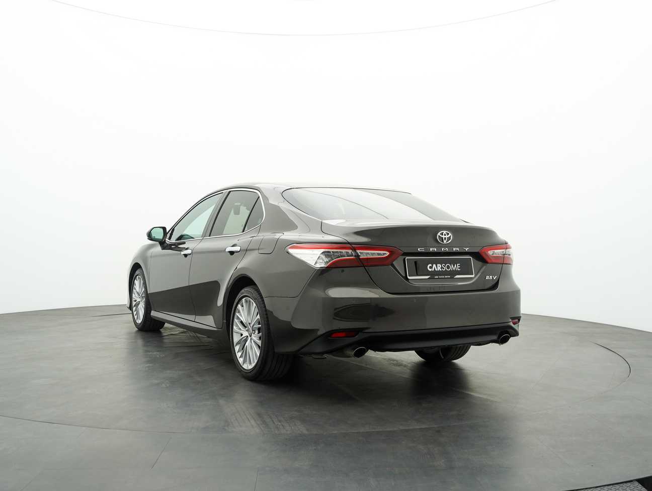 terpakai 2019 Toyota CAMRY V 2.5