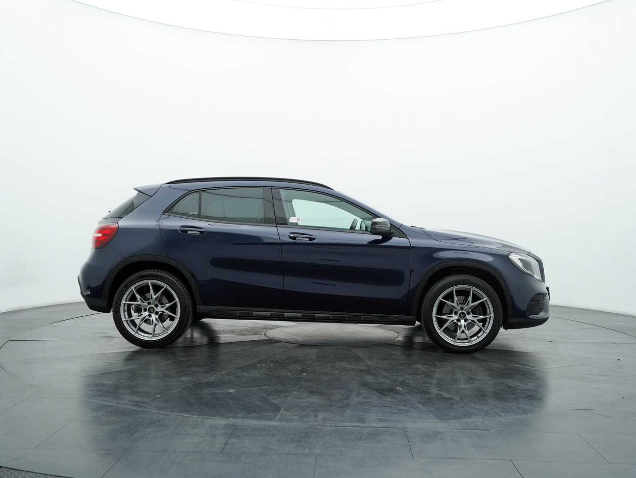 terpakai 2017 Mercedes-Benz GLA250 4MATIC 2.0