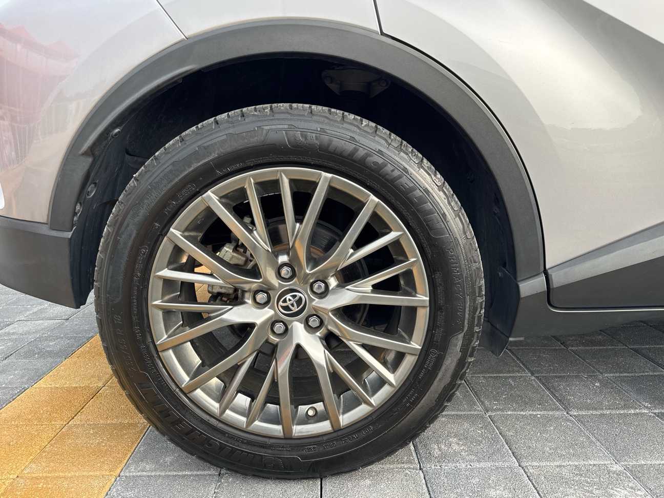 used 2018 Toyota C-HR  1.8