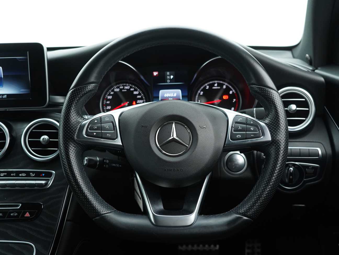 terpakai 2017 Mercedes-Benz GLC250 4MATIC AMG Line 2.0