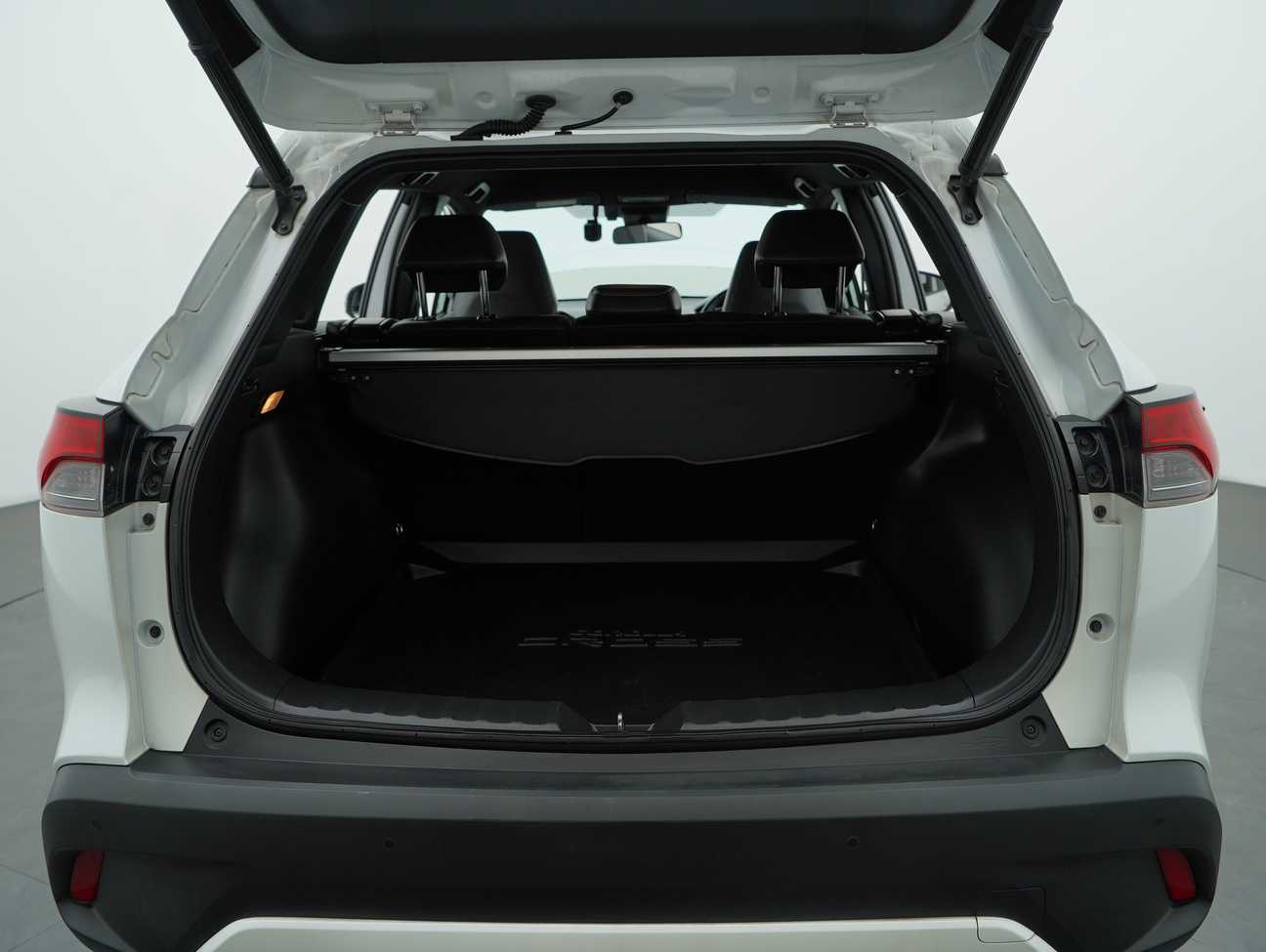 terpakai 2022 Toyota Corolla Cross V 1.8