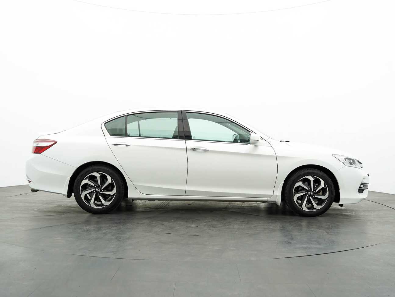 terpakai 2016 Honda ACCORD VTI-L 2.0